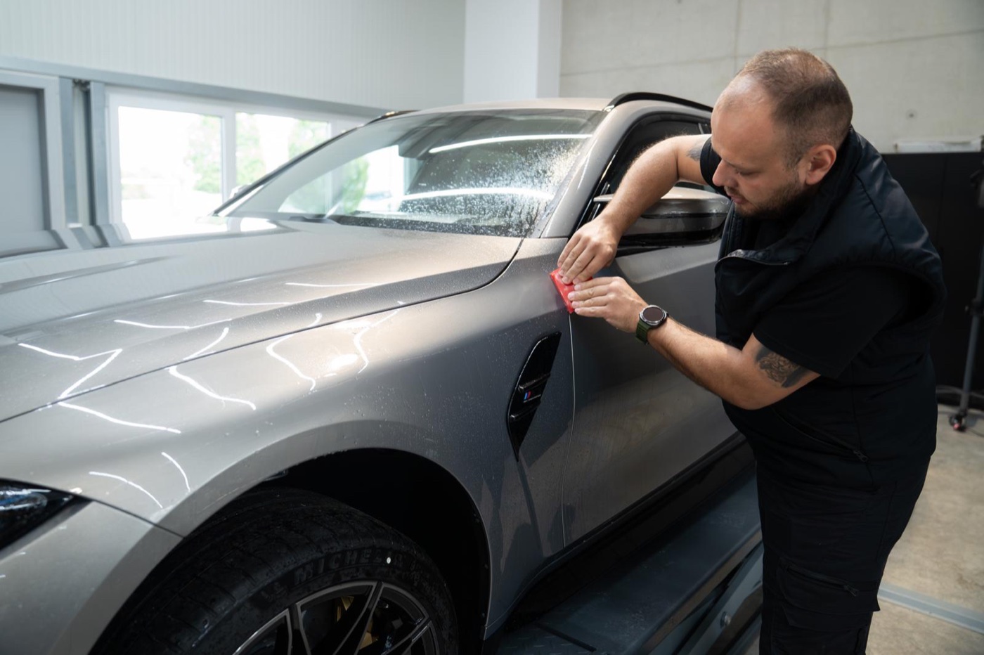 BMW M-Serie – Steinschlagschutzfolie am vorderen Kotflügel